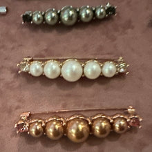 Load image into Gallery viewer, Elly Long Pearl Brooch