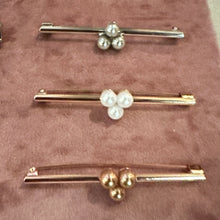 Load image into Gallery viewer, Elly Long Pearl Brooch