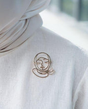 Load image into Gallery viewer, Modern Hijabi Girl Brooch
