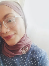 Load image into Gallery viewer, Modern Hijabi Girl Brooch