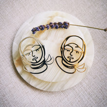Load image into Gallery viewer, Modern Hijabi Girl Brooch