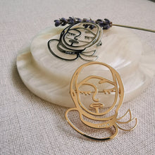 Load image into Gallery viewer, Modern Hijabi Girl Brooch
