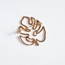 Load image into Gallery viewer, Monstera Outline Brooch