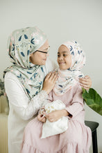 Load image into Gallery viewer, Affection Satin Shawl