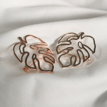 Load image into Gallery viewer, Monstera Outline Brooch