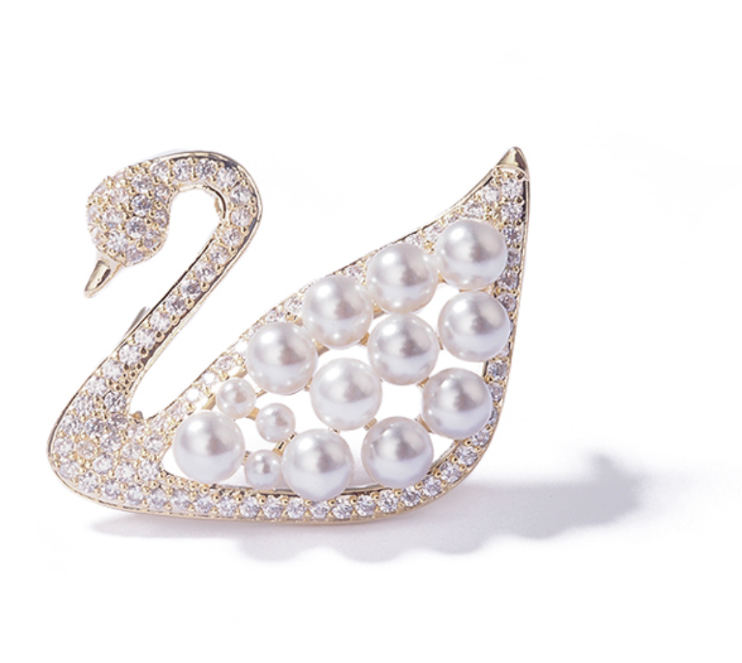Swan with Pearl Brooch
