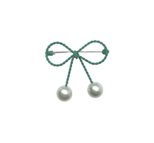Load image into Gallery viewer, Rope Bow & Pearl Brooch