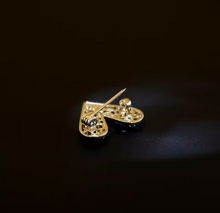 Load image into Gallery viewer, Amore Petite Baguette Diamond Brooch
