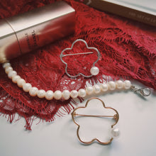Load image into Gallery viewer, Daisy Dew Pearl Brooch
