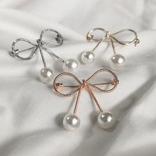 Load image into Gallery viewer, Bow &amp; Pearl Brooch
