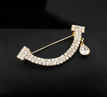 Load image into Gallery viewer, Pendant Smile Baguette Diamond Brooch
